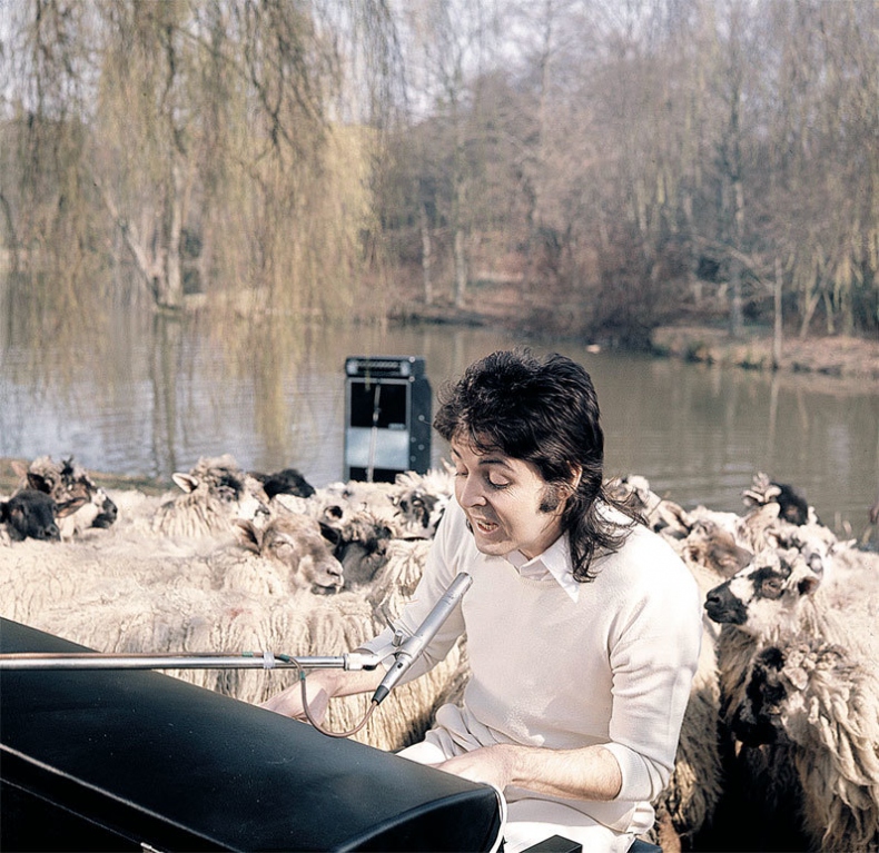 Иллюстрация к книге — Пол Маккартни. Биография [i_020.jpg]