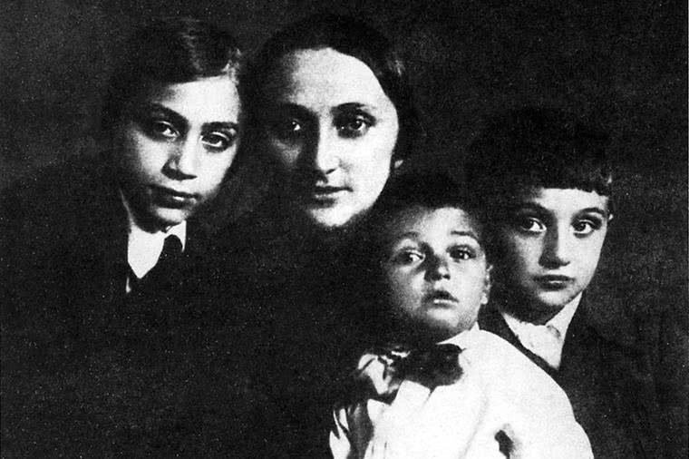 Иллюстрация к книге — Рисунки на песке [i_002.jpg]