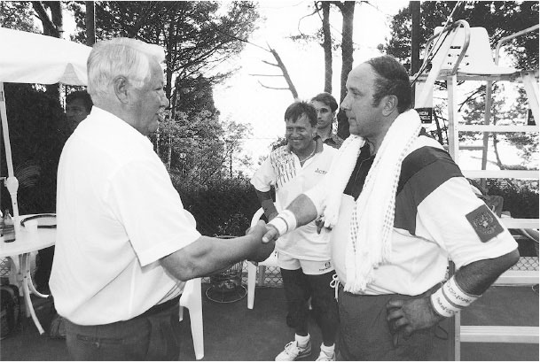 Иллюстрация к книге — Все свободны. История о том, как в 1996 году в России закончились выборы [i_003.jpg]