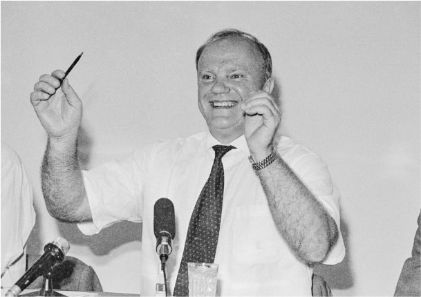 Иллюстрация к книге — Все свободны. История о том, как в 1996 году в России закончились выборы [i_015.jpg]