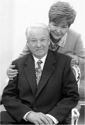 Иллюстрация к книге — Все свободны. История о том, как в 1996 году в России закончились выборы [i_024.jpg]