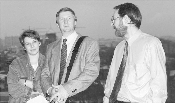 Иллюстрация к книге — Все свободны. История о том, как в 1996 году в России закончились выборы [i_025.jpg]