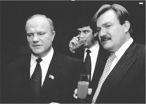 Иллюстрация к книге — Все свободны. История о том, как в 1996 году в России закончились выборы [i_031.jpg]