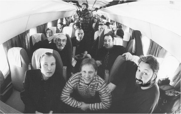 Иллюстрация к книге — Все свободны. История о том, как в 1996 году в России закончились выборы [i_035.jpg]