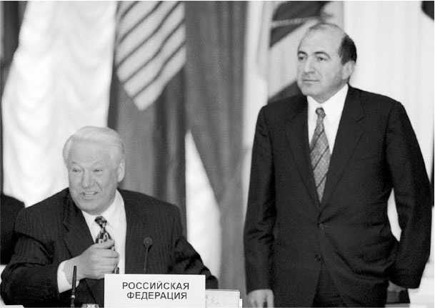 Иллюстрация к книге — Все свободны. История о том, как в 1996 году в России закончились выборы [i_059.jpg]