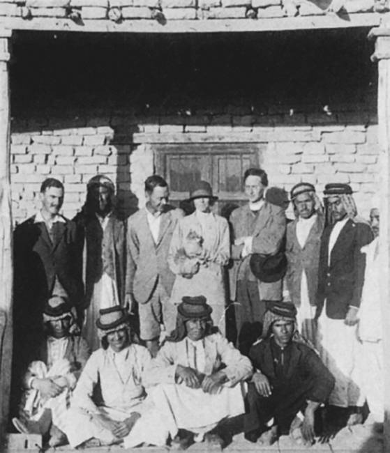 Иллюстрация к книге — Агата и археолог. Мемуары мужа Агаты Кристи [i_007.jpg]