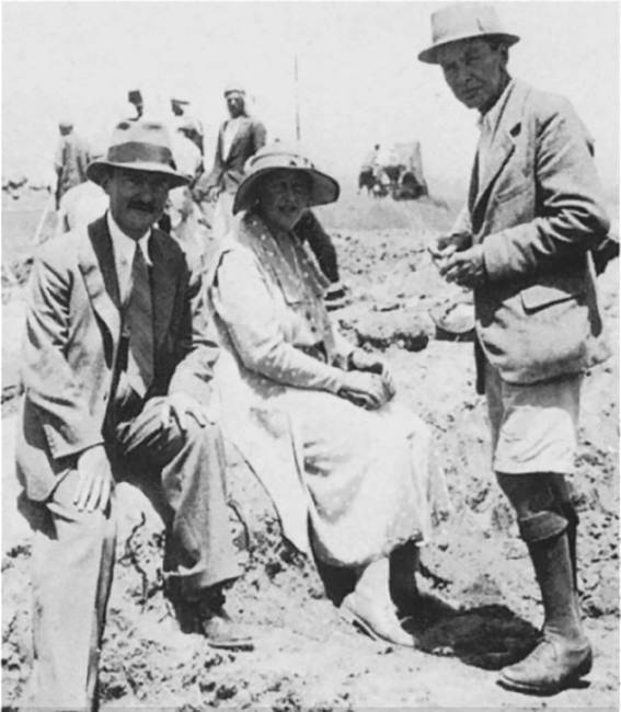 Иллюстрация к книге — Агата и археолог. Мемуары мужа Агаты Кристи [i_008.jpg]