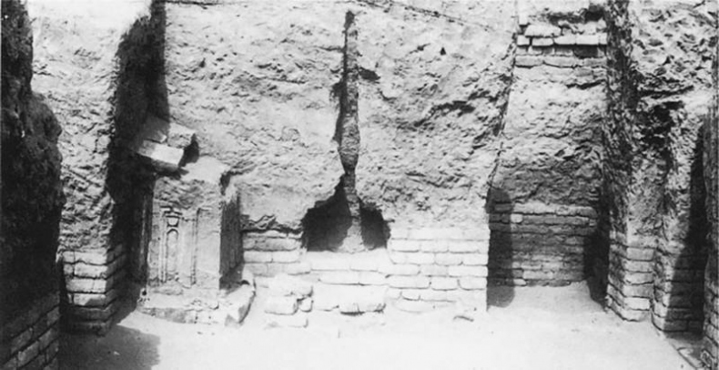 Иллюстрация к книге — Агата и археолог. Мемуары мужа Агаты Кристи [i_009.jpg]