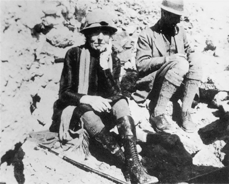 Иллюстрация к книге — Агата и археолог. Мемуары мужа Агаты Кристи [i_014.jpg]