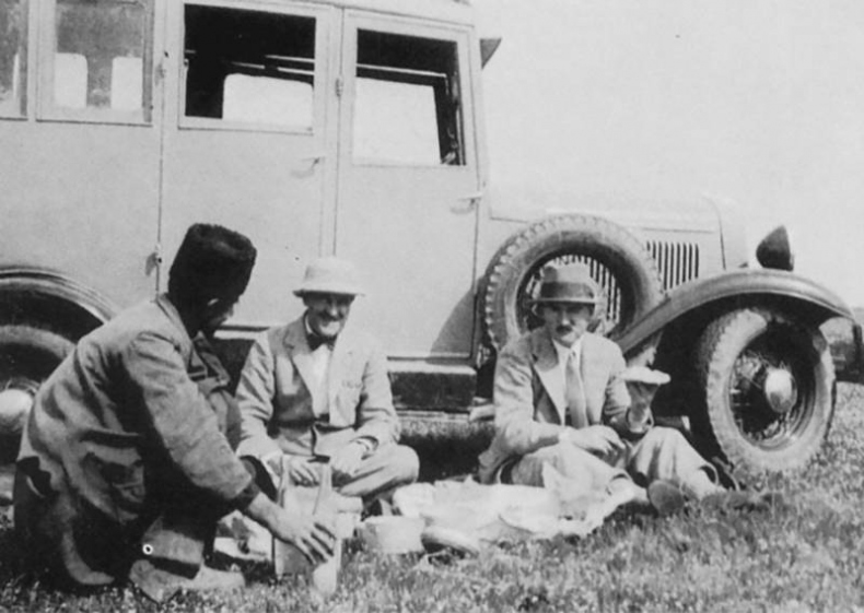 Иллюстрация к книге — Агата и археолог. Мемуары мужа Агаты Кристи [i_017.jpg]