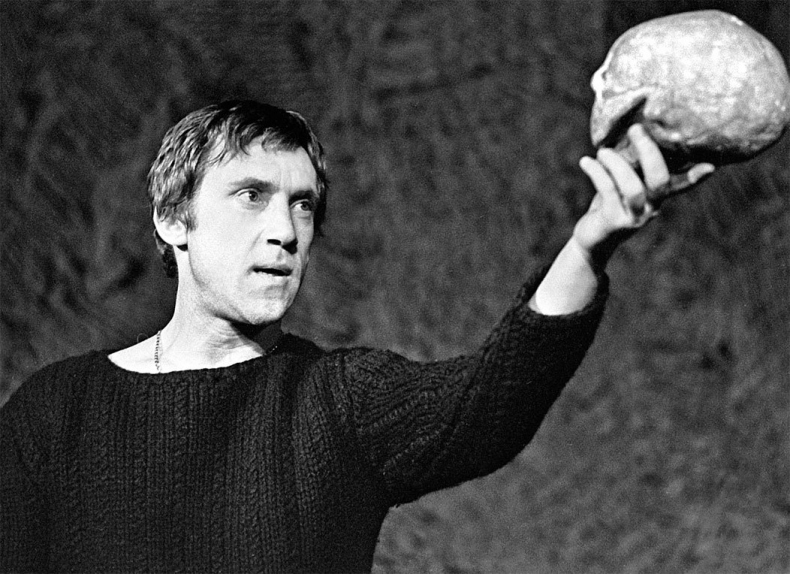 Иллюстрация к книге — Владимир Высоцкий. Человек народный. Опыт прочтения биографии [om_14.jpg]