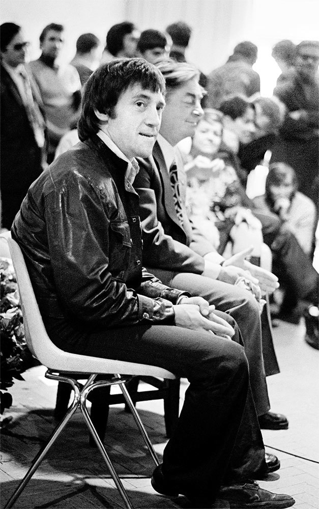 Иллюстрация к книге — Владимир Высоцкий. Человек народный. Опыт прочтения биографии [om_17.jpg]