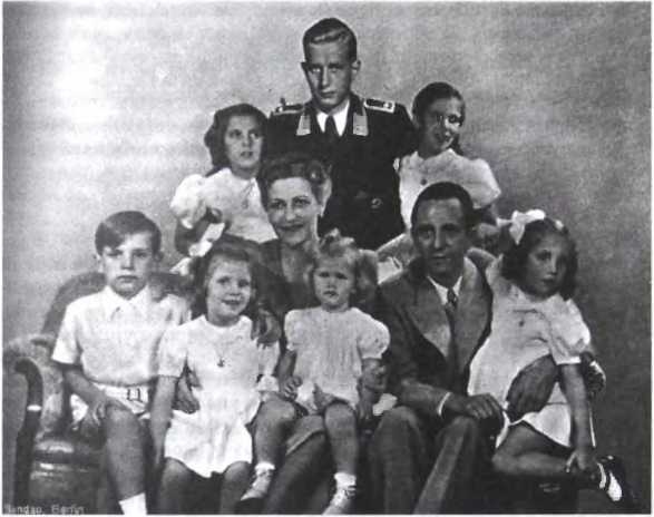 Иллюстрация к книге — BMW: история семьи Квандт, возродившей компанию [i_014.jpg]