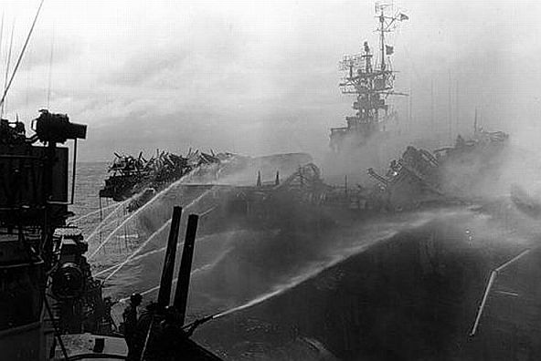 Иллюстрация к книге — Ракетоносцы. Адское пламя [i_004.jpg]