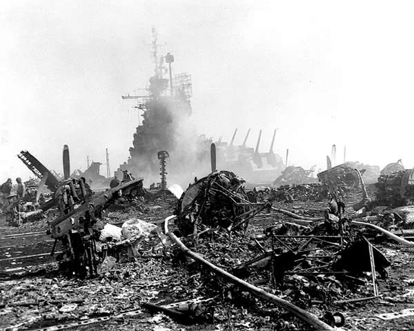 Иллюстрация к книге — Ракетоносцы. Адское пламя [i_005.jpg]