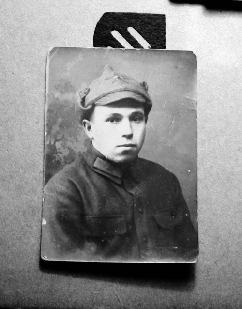 Иллюстрация к книге — Я был там: история мальчика, пережившего блокаду. Воспоминания простого человека о непростом времени [i_024.jpg]