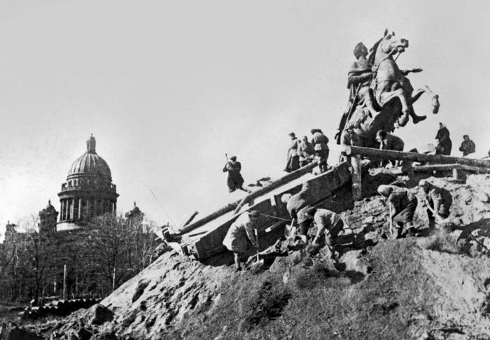 Иллюстрация к книге — Я был там: история мальчика, пережившего блокаду. Воспоминания простого человека о непростом времени [i_039.jpg]