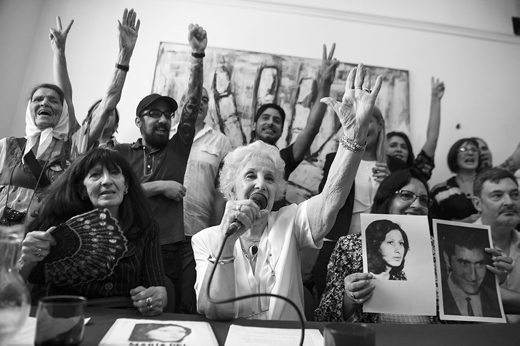 Иллюстрация к книге — Неудобное прошлое. Память о государственных преступлениях в России и других странах [i_001.jpg]