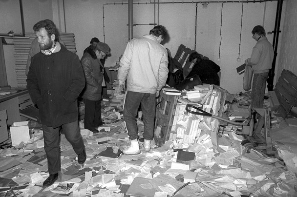 Иллюстрация к книге — Неудобное прошлое. Память о государственных преступлениях в России и других странах [i_055.jpg]