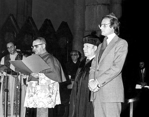 Иллюстрация к книге — Неудобное прошлое. Память о государственных преступлениях в России и других странах [i_078.jpg]