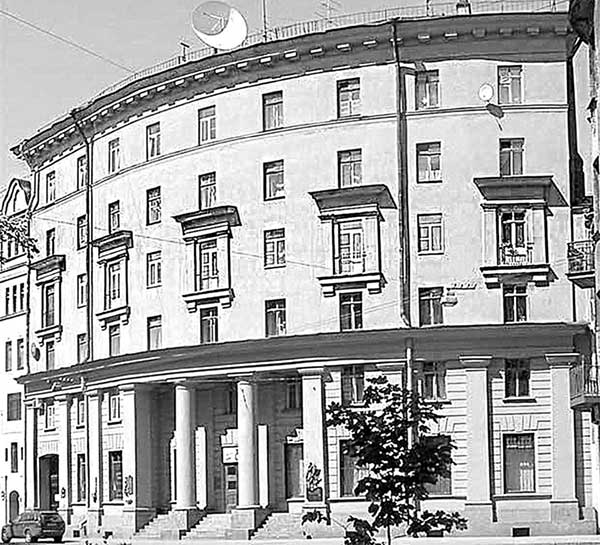 Иллюстрация к книге — Зазеркалье Петербурга. Путешествие в историю [i_007.jpg]