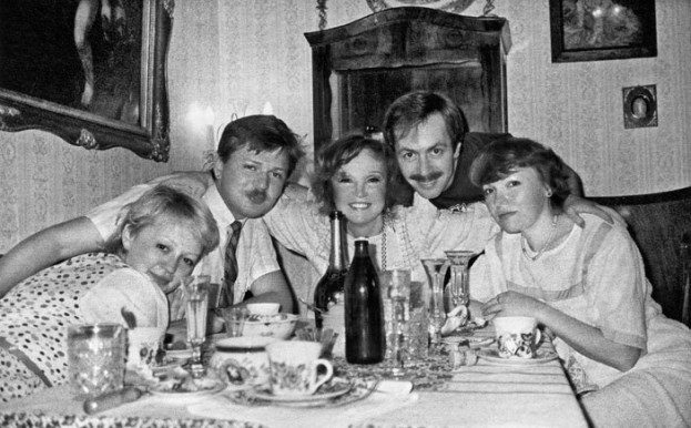 Иллюстрация к книге — Людмила Гурченко. Золотые годы [image40.jpg]