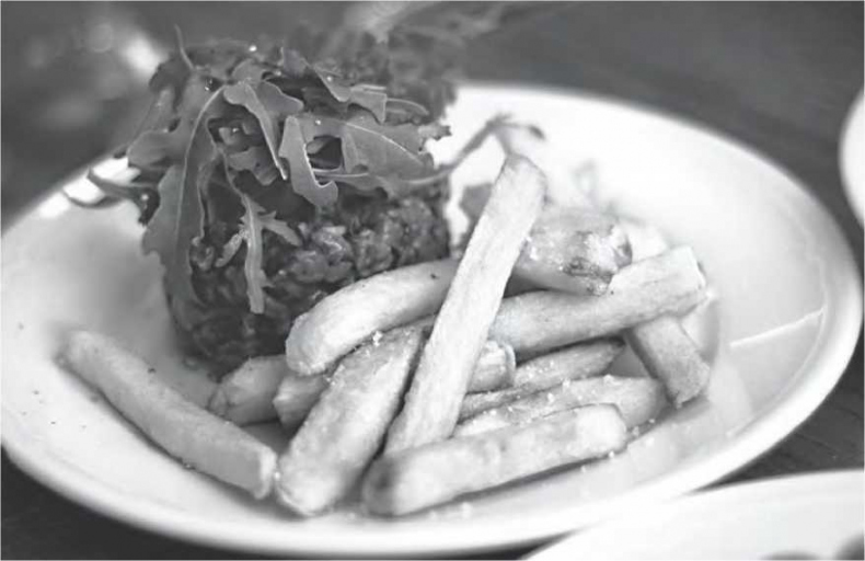 Иллюстрация к книге — Сладкая жизнь в Париже. Гастрономические авантюры в самом прославленном и противоречивом городе мира [i_015.jpg]