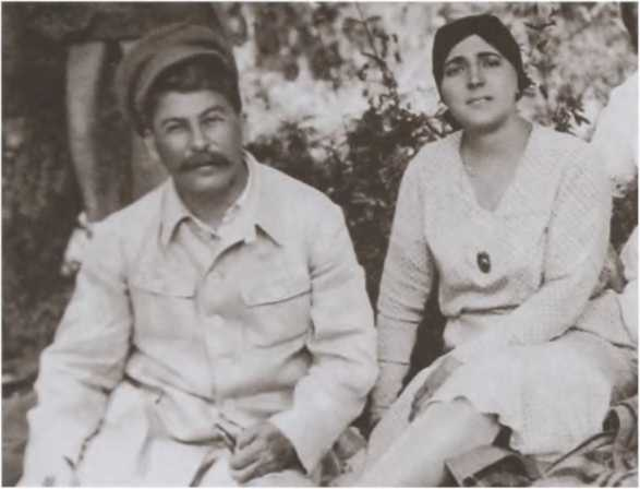 Иллюстрация к книге — Вожди СССР [i_015.jpg]