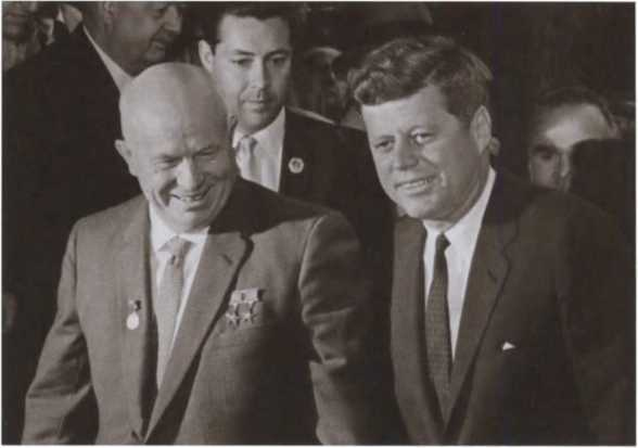 Иллюстрация к книге — Вожди СССР [i_032.jpg]