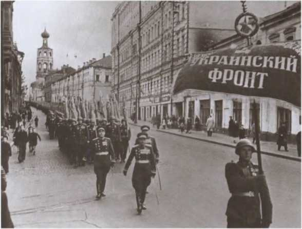 Иллюстрация к книге — Вожди СССР [i_039.jpg]