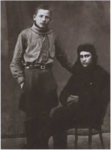 Иллюстрация к книге — Вожди СССР [i_055.jpg]