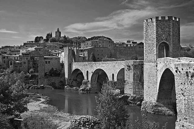 Иллюстрация к книге — Испания со вкусом солнца. Гаспачо для печального рыцаря [i_024.jpg]