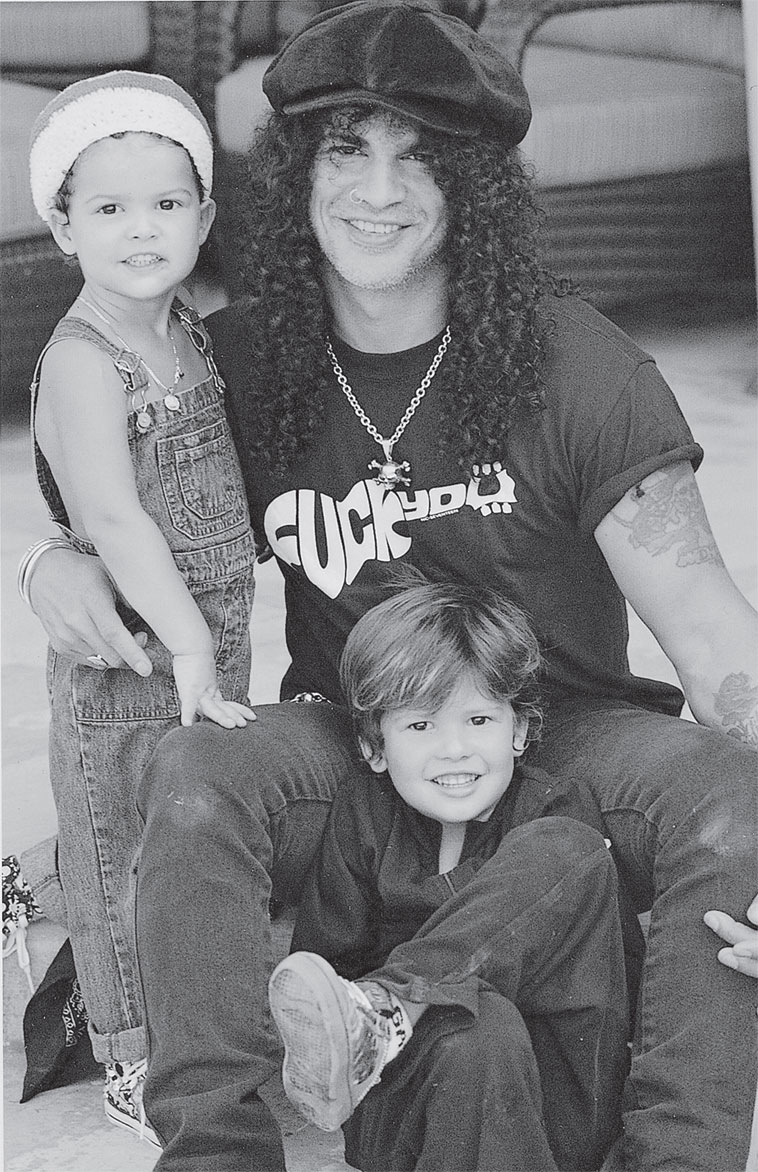 Иллюстрация к книге — Slash. Демоны рок-н-ролла в моей голове [i_042.jpg]