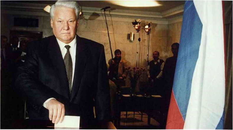 Иллюстрация к книге — Москва ельцинская. Хроники президентского правления [i_073.jpg]