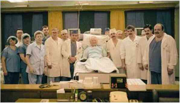 Иллюстрация к книге — Москва ельцинская. Хроники президентского правления [i_074.jpg]