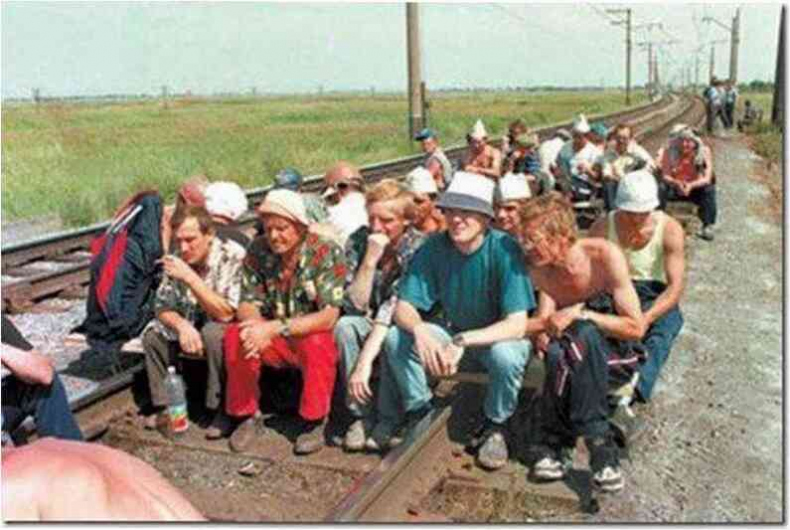 Иллюстрация к книге — Москва ельцинская. Хроники президентского правления [i_083.jpg]