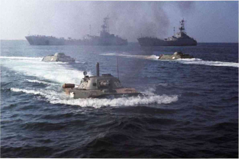 Иллюстрация к книге — Москва ельцинская. Хроники президентского правления [i_124.jpg]