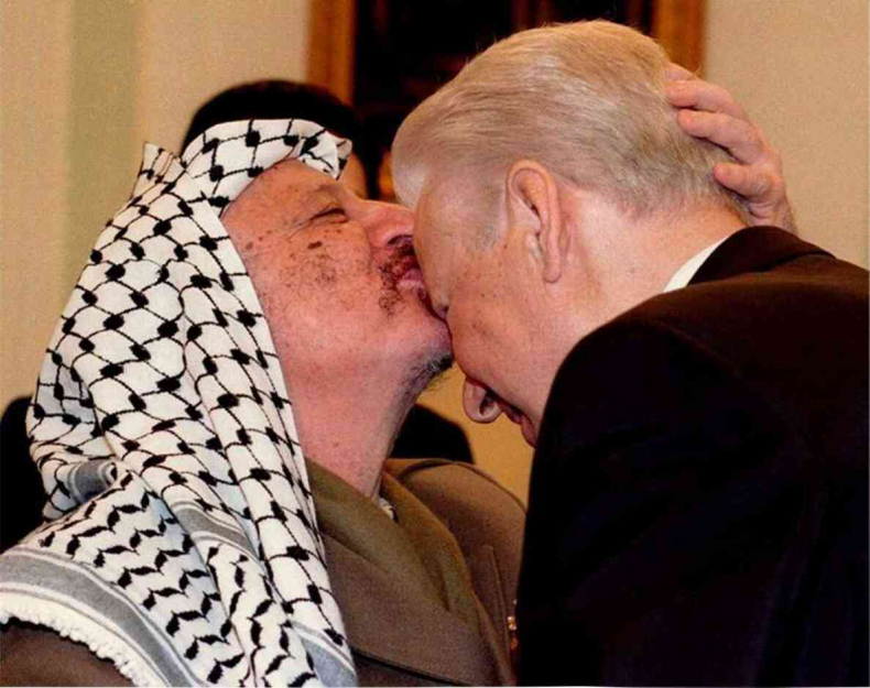 Иллюстрация к книге — Москва ельцинская. Хроники президентского правления [i_133.jpg]