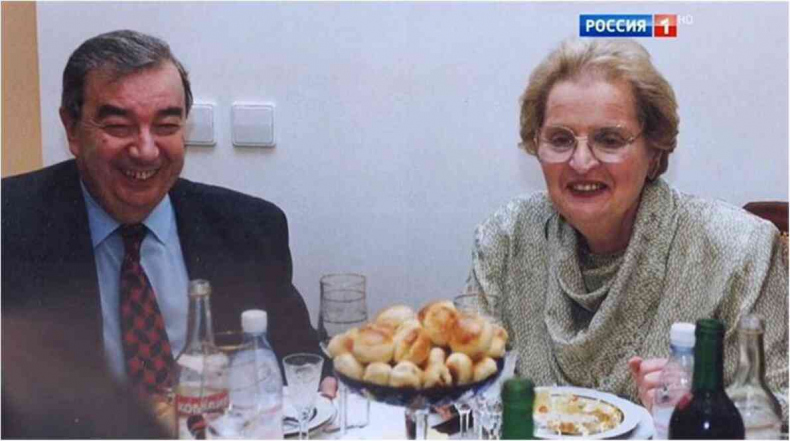 Иллюстрация к книге — Москва ельцинская. Хроники президентского правления [i_140.jpg]