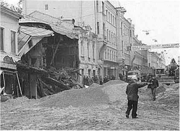 Иллюстрация к книге — Москва ельцинская. Хроники президентского правления [i_195.jpg]