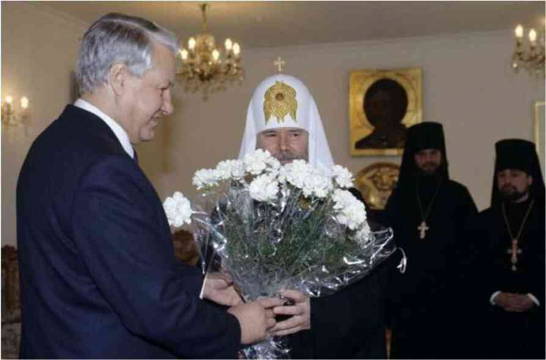 Иллюстрация к книге — Москва ельцинская. Хроники президентского правления [i_243.jpg]