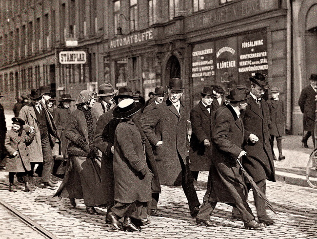 Иллюстрация к книге — Ленин в поезде [i_020.jpg]