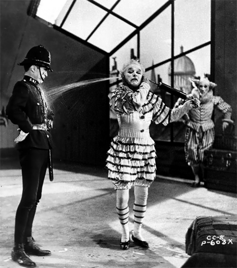 Иллюстрация к книге — Огни рампы. Мир «Огней рампы» [i_005.jpg]