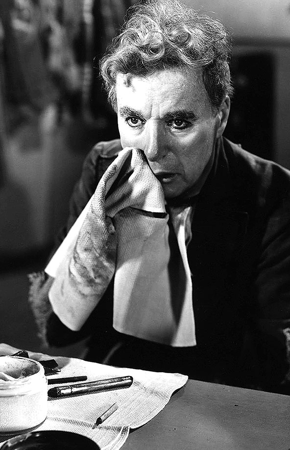 Иллюстрация к книге — Огни рампы. Мир «Огней рампы» [i_012.jpg]