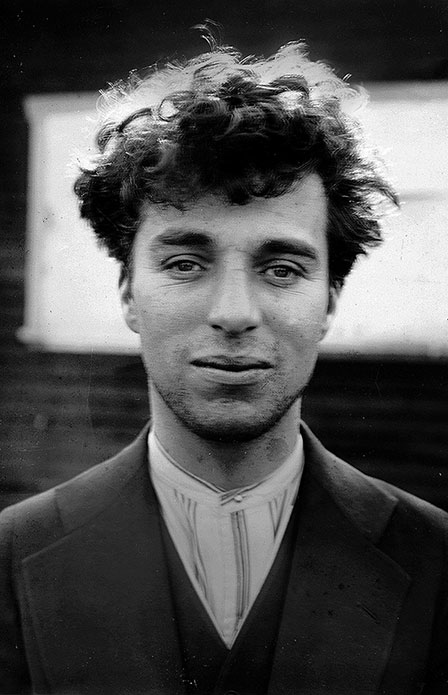 Иллюстрация к книге — Огни рампы. Мир «Огней рампы» [i_015.jpg]