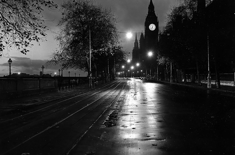 Иллюстрация к книге — Огни рампы. Мир «Огней рампы» [i_029.jpg]