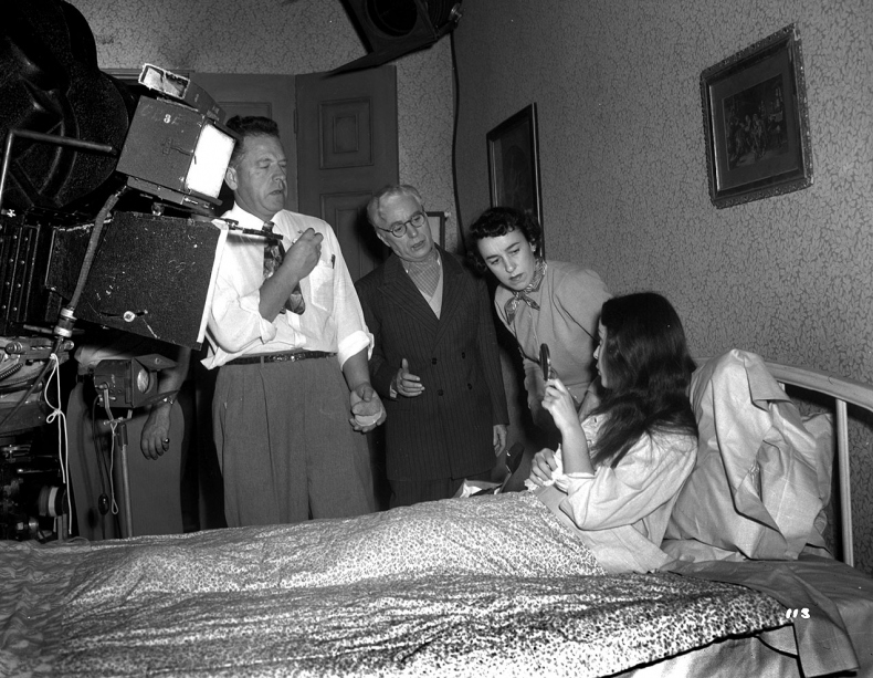 Иллюстрация к книге — Огни рампы. Мир «Огней рампы» [i_042.jpg]