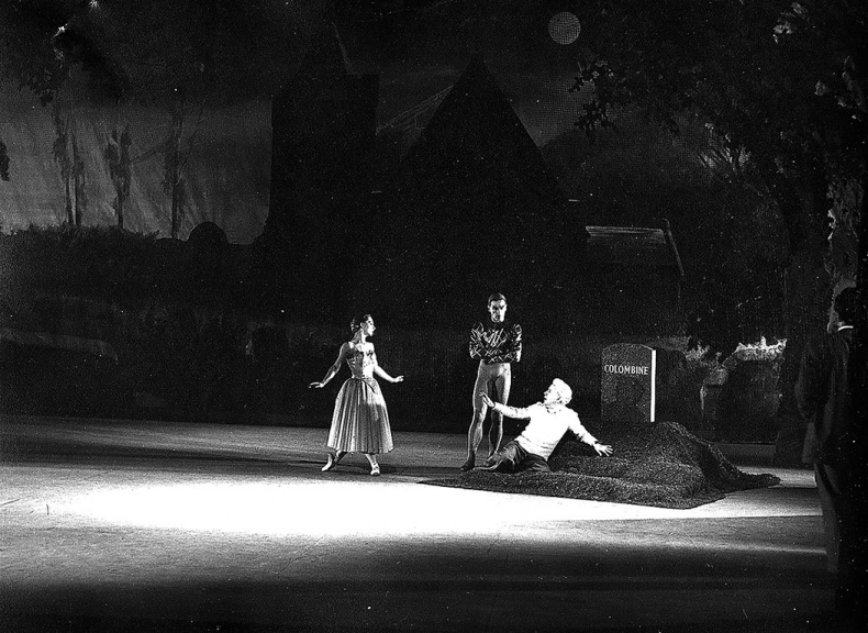 Иллюстрация к книге — Огни рампы. Мир «Огней рампы» [i_049.jpg]