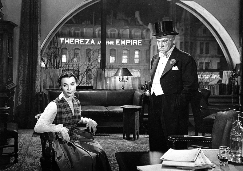 Иллюстрация к книге — Огни рампы. Мир «Огней рампы» [i_058.jpg]