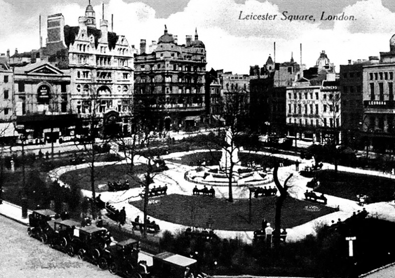 Иллюстрация к книге — Огни рампы. Мир «Огней рампы» [i_059.jpg]